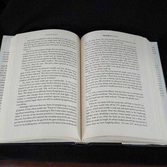 💚3/$20 Book - "TroubleMaker" by Leah Remini (2015) - Picture 7 of 8